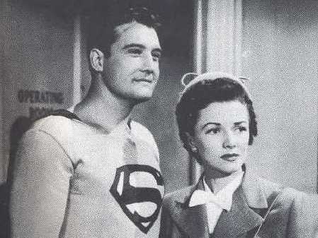 SUPERMAN (GEORGE REEVES) Y LOIS LANE (PHILYS COATES) EN LA SERIE DE TV 